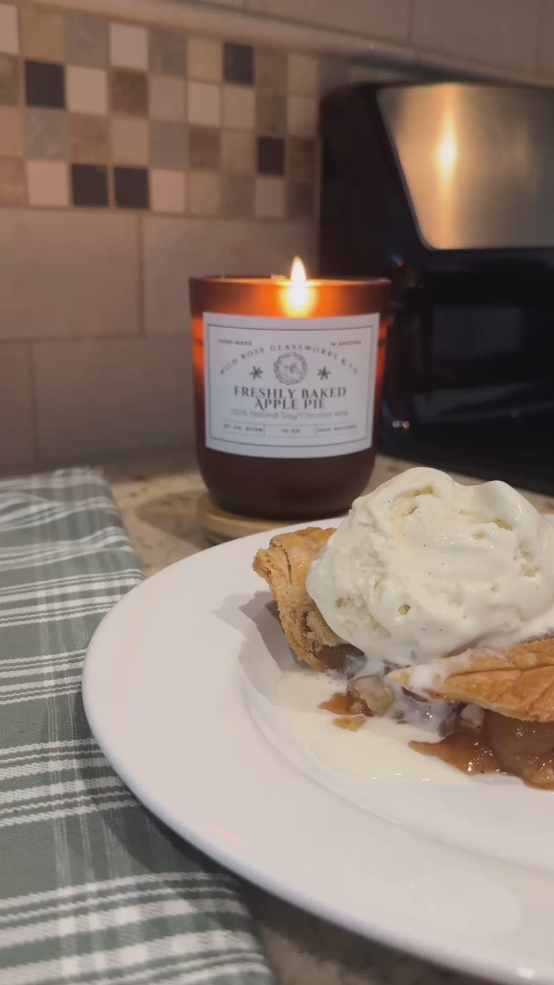 Freshly Baked Apple Pie - 100% Natural Soy/Coconut Blend Candle